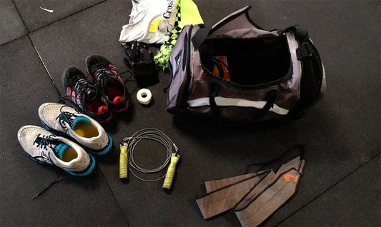 Zapatillas, muñequeras y más: accesorios esenciales para CrossFit